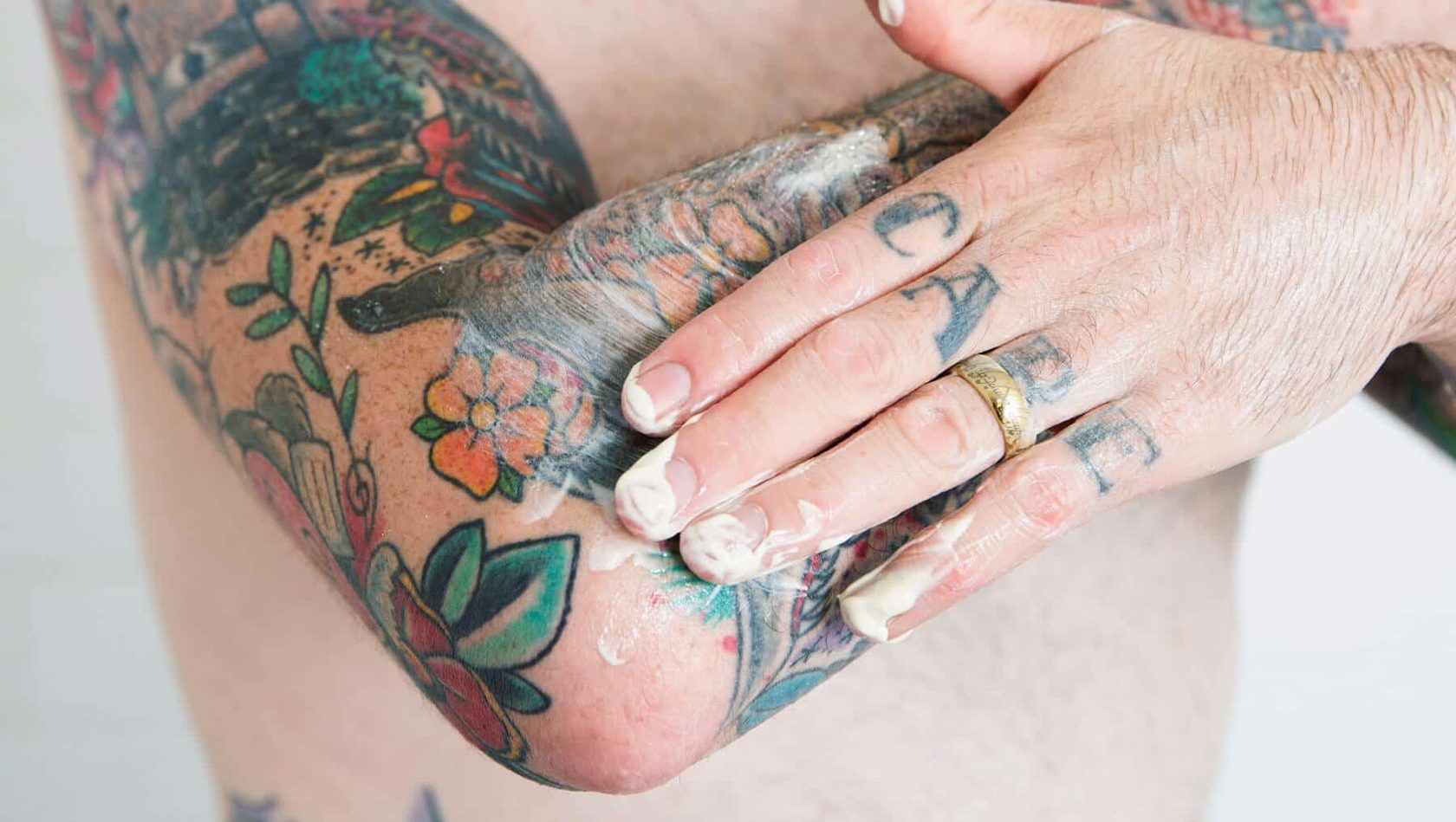Just Tattoo Shop - Как ухаживать за тату после нанесения – советы по уходу за татуировкой