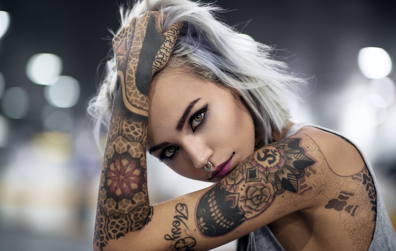 Женщина с татуировкой на все тело показала фотографии до и после модификации — фото